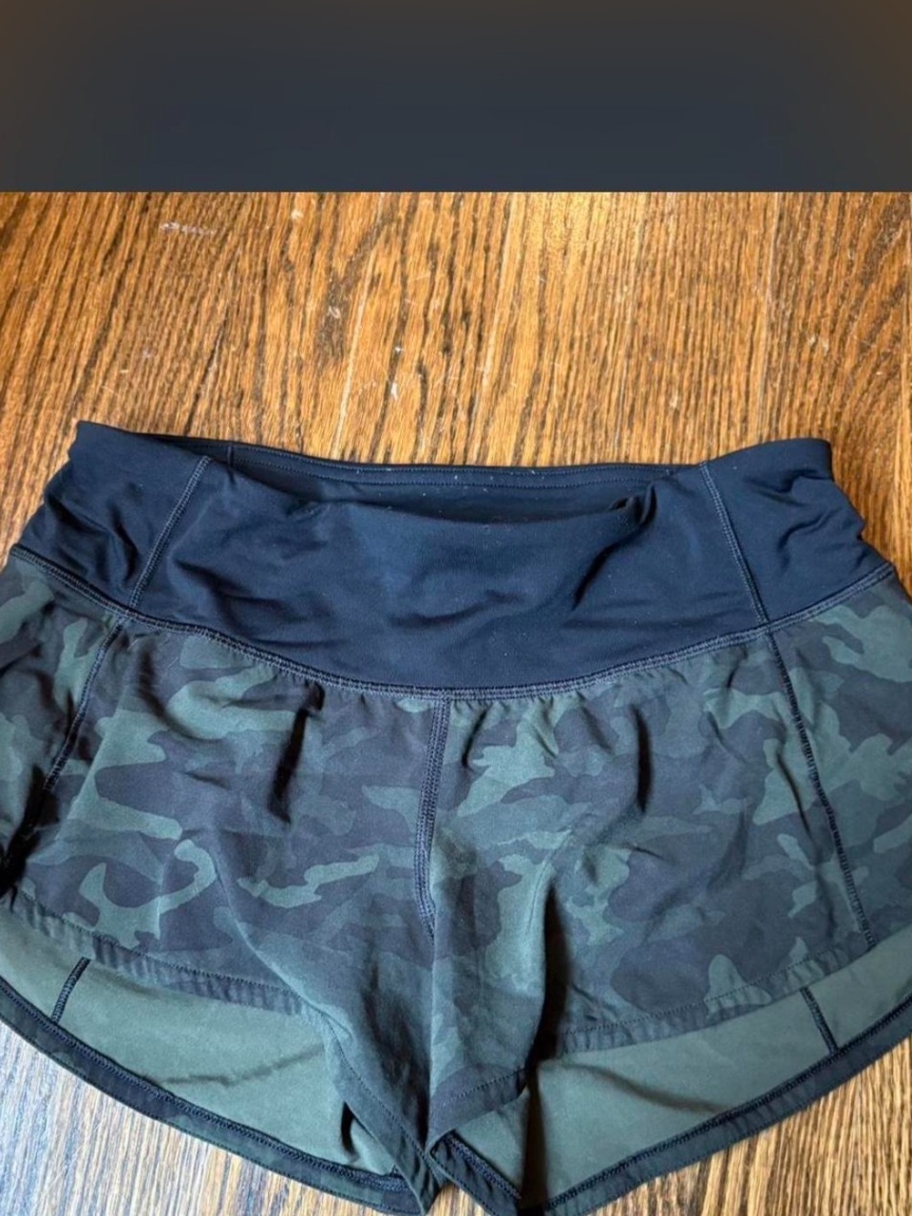 Lululemon green camo speed up shorts size 2